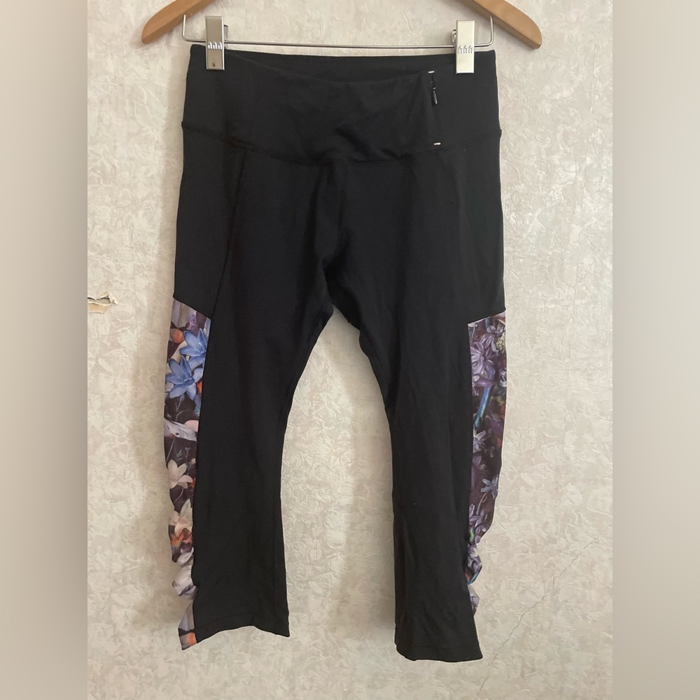 Calia by Carrie Underwood women's medium black athletic capris